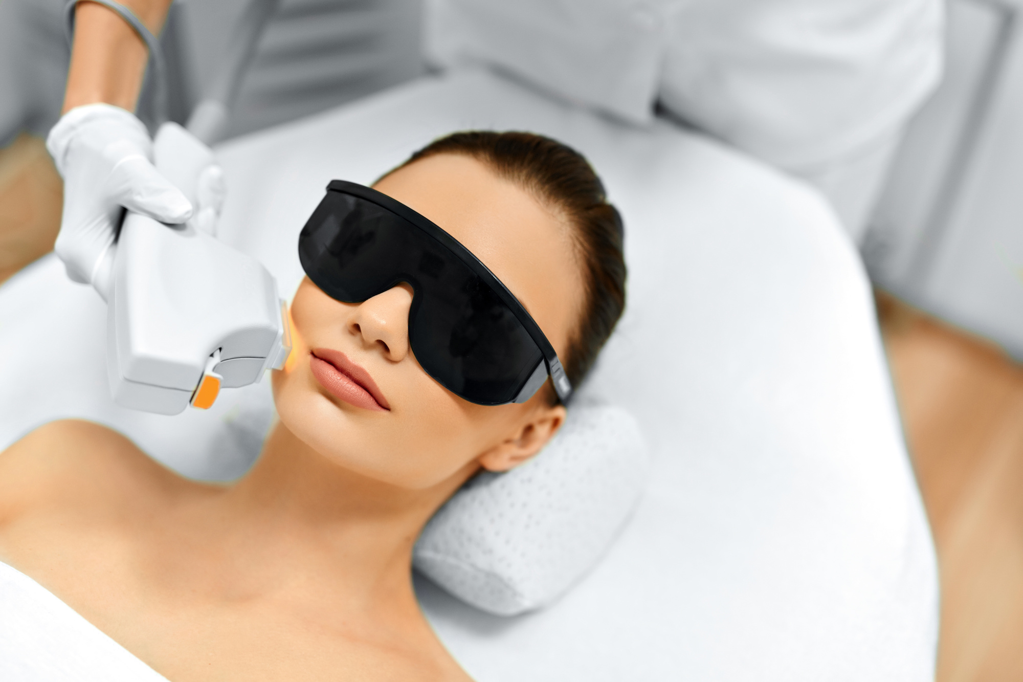 What’s the Difference Between IPL and Laser Therapy for Skin Treatments?